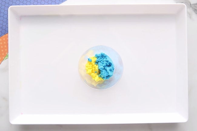 Mix Blue and Yellow Baking Soda