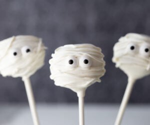 Mummy Cake Pops